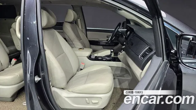 Kia Carnival 2018 thumb 10