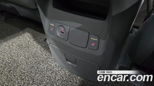 Kia Carnival 2018 thumb 3