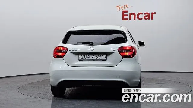 Mercedes-Benz A-Class 2014 thumb 12