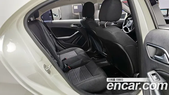 Mercedes-Benz A-Class 2014 thumb 3