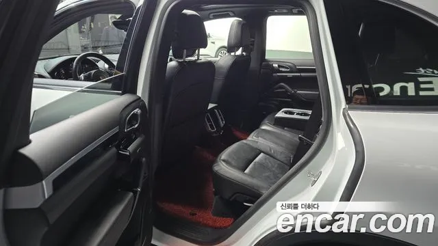 Porsche Cayenne 2013 thumb 11