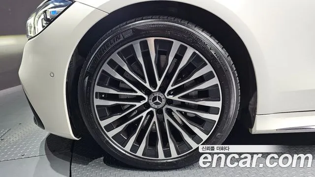 Mercedes-Benz S-Class 2023 thumb 9