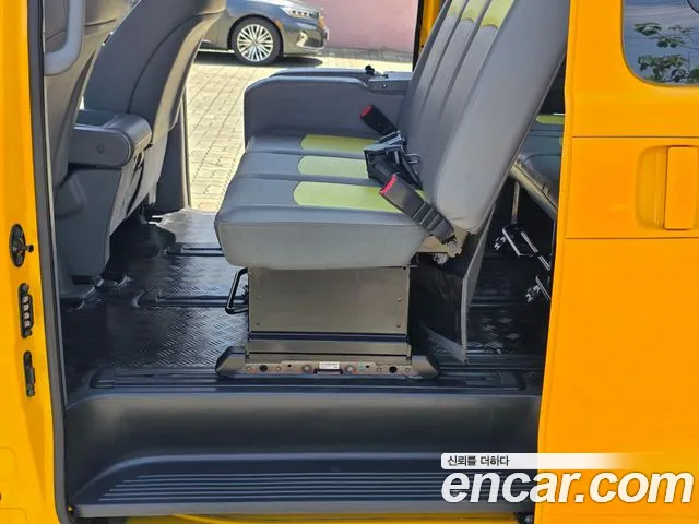 Hyundai Staria 2018 thumb 3