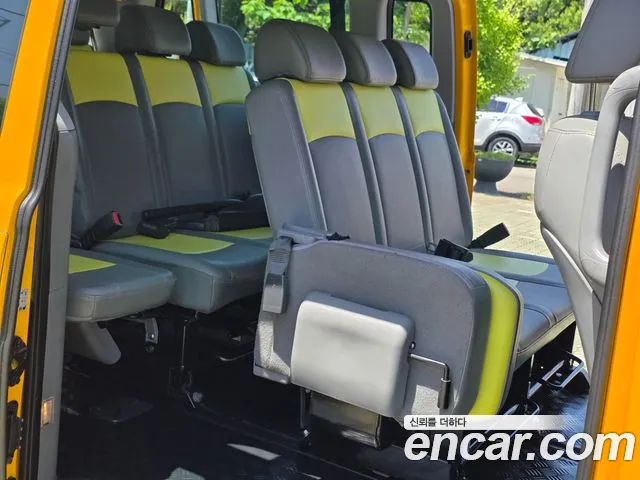 Hyundai Staria 2018 thumb 2