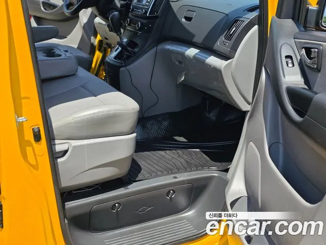 Hyundai Staria 2018 thumb 12
