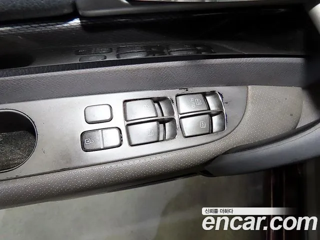 KGM Korando 2013 thumb 8