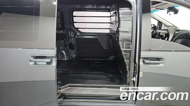 Hyundai Staria 2022 thumb 5