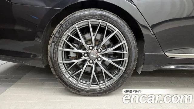 Genesis G80 2017 thumb 10