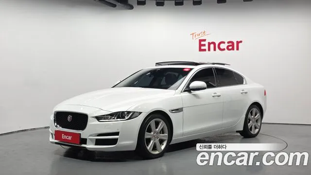Jaguar XE 2016 thumb 8