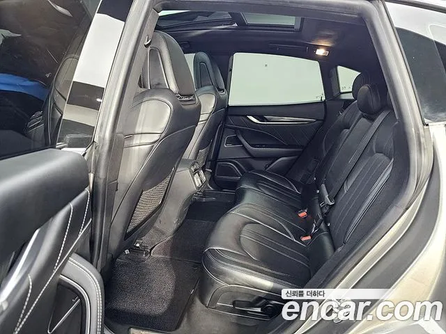 Maserati Levante 2019 thumb 9