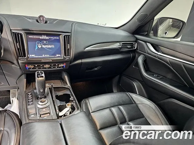 Maserati Levante 2019 thumb 8