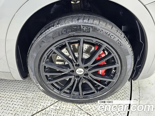 Maserati Levante 2019 thumb 11