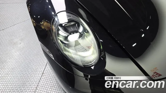Porsche 911 2024 thumb 2