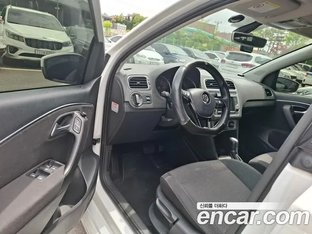 Volkswagen Polo 2015 thumb 5