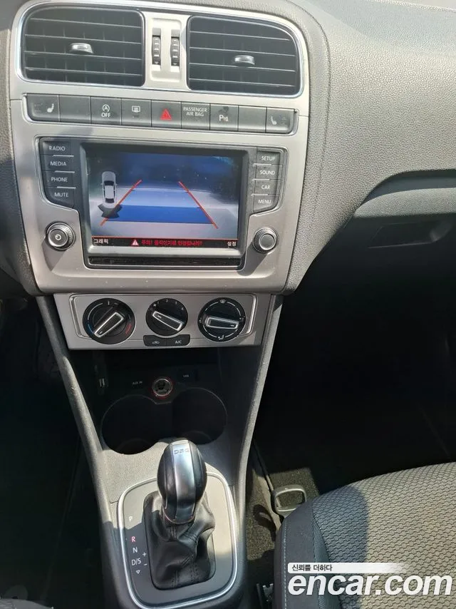 Volkswagen Polo 2015 thumb 2