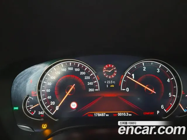 BMW 5 серии 2018 thumb 10