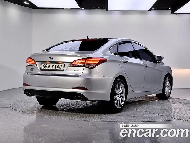 Hyundai i40 2012 thumb 6