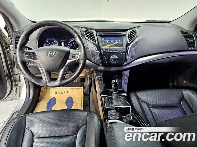 Hyundai i40 2012 thumb 8