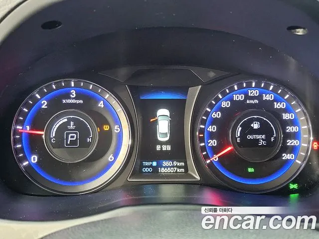 Hyundai i40 2012 thumb 12