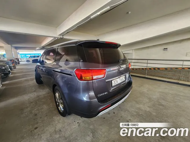 Kia Carnival 2015 thumb 2