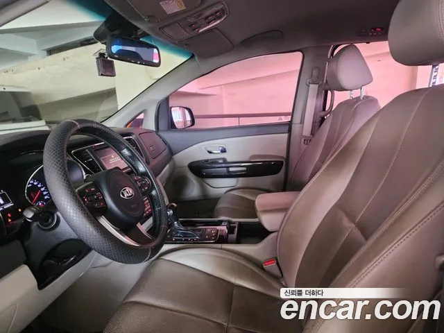 Kia Carnival 2015 thumb 4