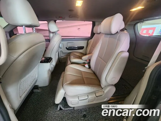 Kia Carnival 2015 thumb 9
