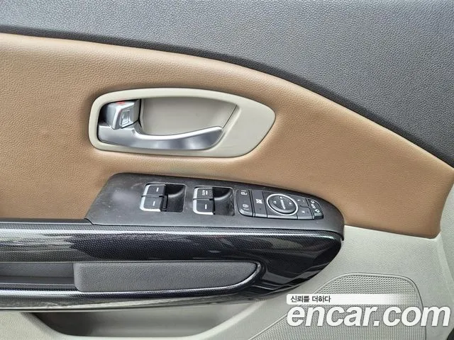 Kia Carnival 2014 thumb 8