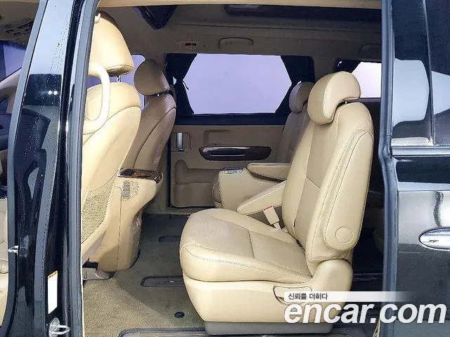Kia Carnival 2015 thumb 9