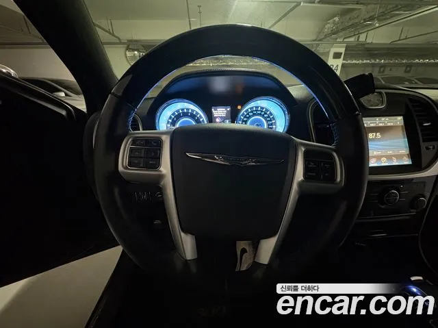 Chrysler 300C 2012 thumb 4