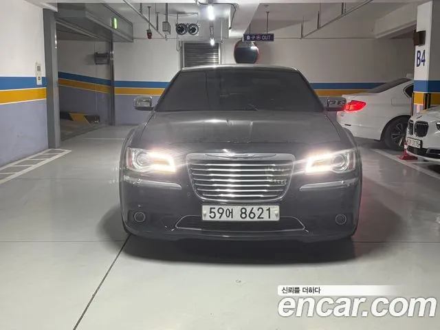 Chrysler 300C 2012 thumb 11