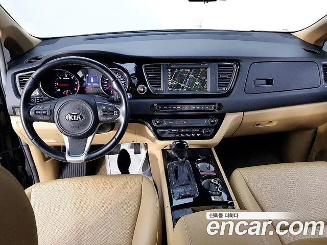 Kia Carnival 2015 thumb 11