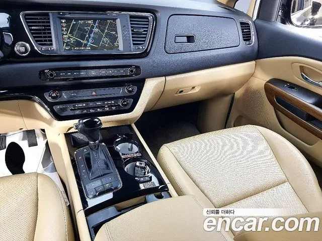 Kia Carnival 2015 thumb 7