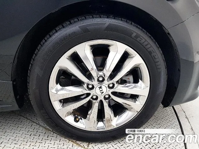 Kia Carnival 2015 thumb 6