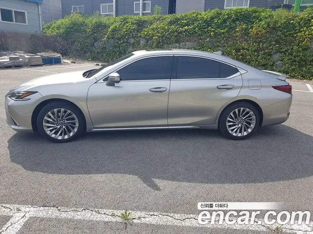 Lexus ES 300h 2025 thumb 7