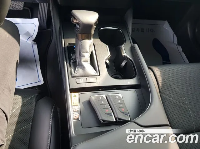 Lexus ES 300h 2025 thumb 11