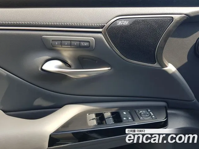 Lexus ES 300h 2025 thumb 10