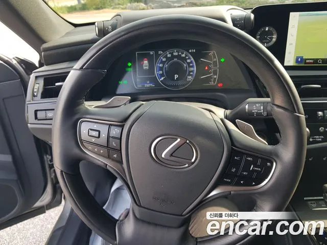 Lexus ES 300h 2025 thumb 4