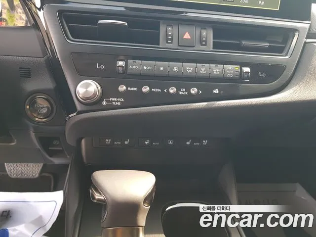 Lexus ES 300h 2025 thumb 6