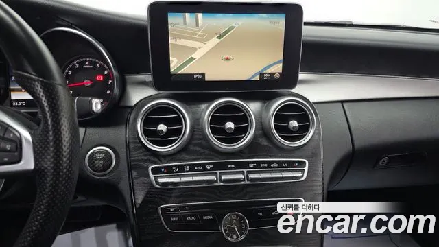 Mercedes-Benz C-Class 2016 thumb 4