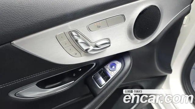Mercedes-Benz C-Class 2016 thumb 8