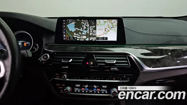 BMW 6 серии Gran Turismo 2018 thumb 11