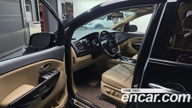 Kia Carnival 2019 thumb 2