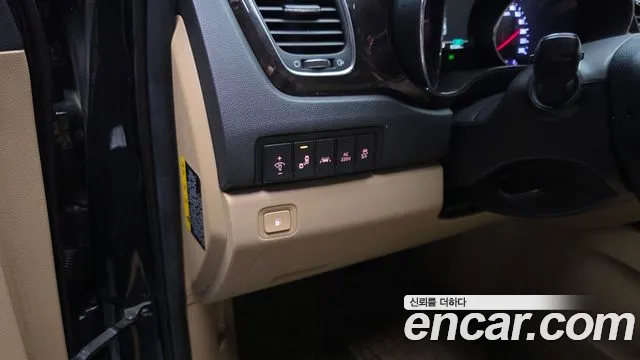 Kia Carnival 2019 thumb 10