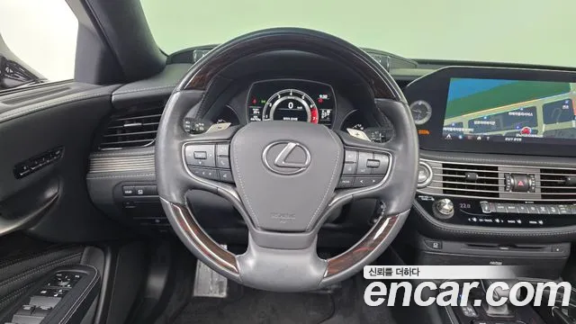 Lexus LS 500 2021 thumb 8
