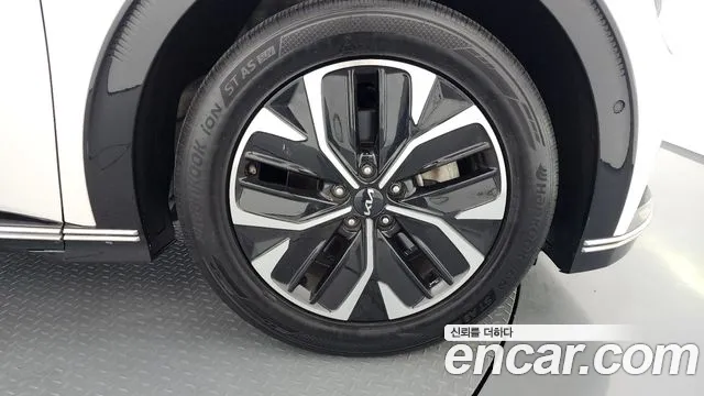 Kia EV6 2022 thumb 12