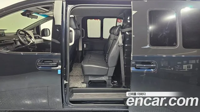 Hyundai Staria 2024 thumb 3