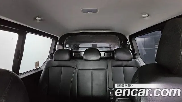 Hyundai Staria 2024 thumb 9