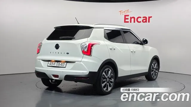KGM Tivoli 2016 thumb 4