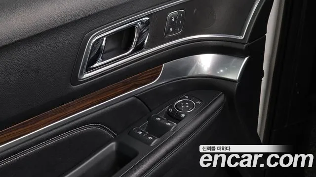 Ford Explorer 2019 thumb 9