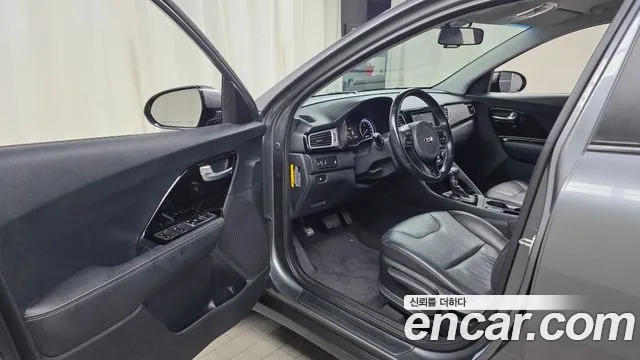 Kia Niro 2016 thumb 2